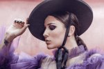 Maruv показала горячее видео: танцы на пилоне и жаркие поцелуи