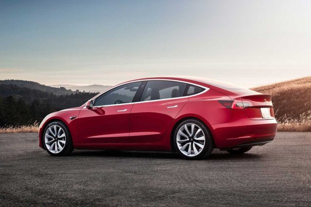 Tesla Model 3 прошла краш-тест. Появилось фото и видео того, что осталось от машины