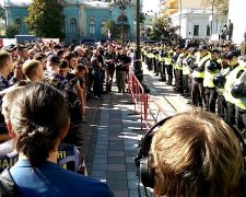 Люди уже собирают «Майдан» под Верховной Радой, чтобы заставить нардепов уважать Зеленского