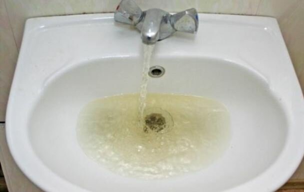 Это не годится даже для уборки: киевлян оставят без питьевой воды, кому запасаться