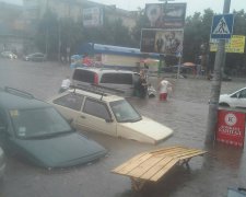 Ивано-Франковскую область затопило: целые дворы смело водой