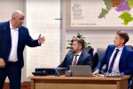Чиновники. Фото: скриншот YouTube-видео.