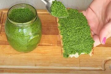 Закуска из чесночных стрелок, фото: youtube.com