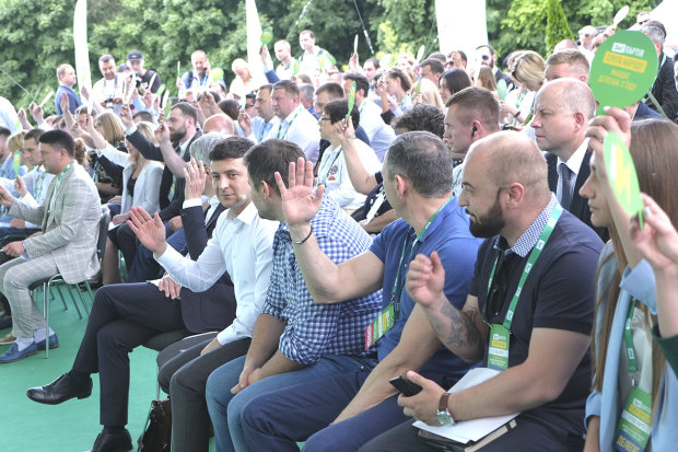 Недостойные в списке "Слуги народа": у Зеленского сделали громкое заявление