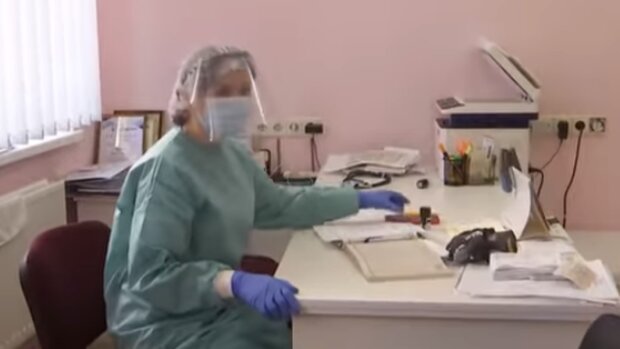 Переболевшая украинка назвала редкие симптомы коронавируса. Фото: скриншот Youtube-видео