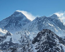 Эверест собирает жертвы: за 10 дней на вершине погиб 11 человек