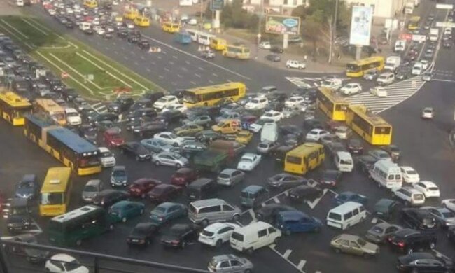Все затянется надолго: в Киеве на транспортной развязке остановят движение до осени