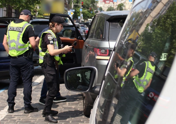 Штраф без доказів: як водіям захиститися від поліцейського свавілля на дорогах
