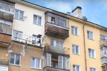 Квартиры должникам взломают коммунальщики, фото: скриншот YouTube