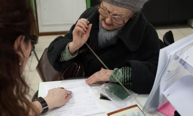 Пенсионеры.  Фото: скриншот YouTube-видео