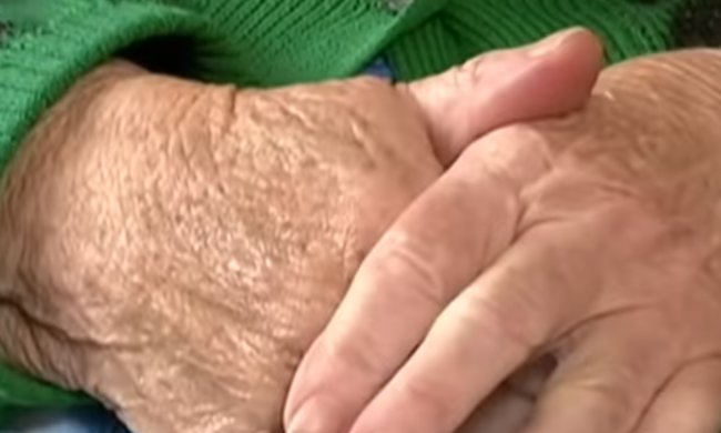 Как пенсионерам платить "коммуналку" в условиях карантина. Фото: Факты