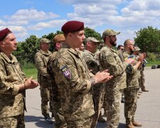 Авто, квадрокоптери, квадроцикли, генератори: масштабна передача допомоги військовим від авіакомпанії «Українські вертольоти»