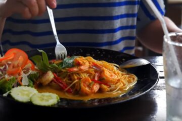 Эксперты назвали самые вредные завтраки. Фото: скрин YouTube