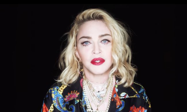 Мадонна, кадр из клипа "Crave"