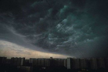 Держитесь подальше от воды и деревьев: на Украину надвигается страшное, спасатели предупреждают об опасности