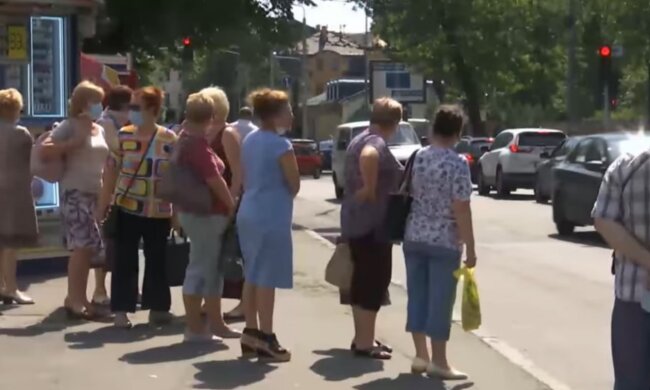 Люди. Фото: скріншот із youtube.com