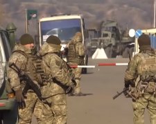 Украина открывает "границу" с Донбассом, фото: скриншот с YouTube