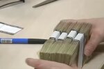 Некоторые зарплаты превышают 25 тысяч гривен. Фото: youtube