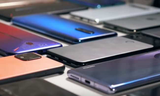 Apple и Samsung: назван топ популярных смартфонов, опасных для здоровья