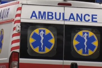 В Киеве пациент напал на медиков "скорой помощи". Фото: YouTube, скрин