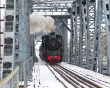 Из-за аномальных погодных условий: поезда Укрзализныци опаздывают почти на 8 часов