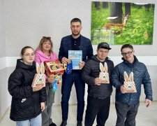 "Сонячні" гості в екоінспекції: як дитячі усмішки та різнокольорові шкарпетки об’єднали житомирських екологів