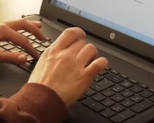 Робота за комп'ютером. Фото: скріншот YouTube-відео