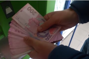 Пенсии могут урезать вдвое. Фото: скрин youtube
