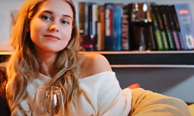 Кристина Асмус. Фото: скриншот YouTube