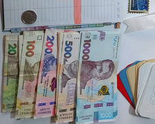 Кому з українців виплачуватимуть гроші замість гуманітарки. Фото: YouTube