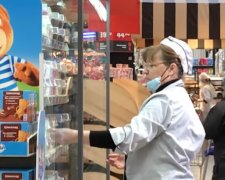 Появляться в супермаркетах Киева стало опасно: снимают маски, игнорируют правила