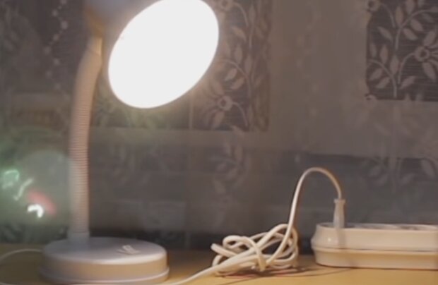 Лампочка, скріншот із YouTube