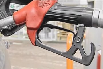 Цены на бензин снизились. Фото: скриншот YouTube