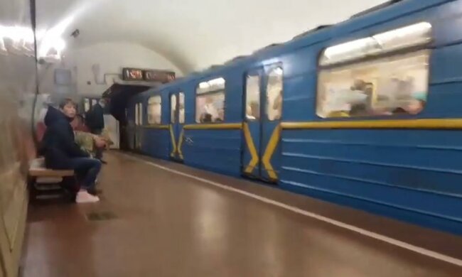 Киев, метро. Фото: скриншот Youtube