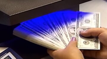 Доллары. Фото: скриншот Youtube-видео