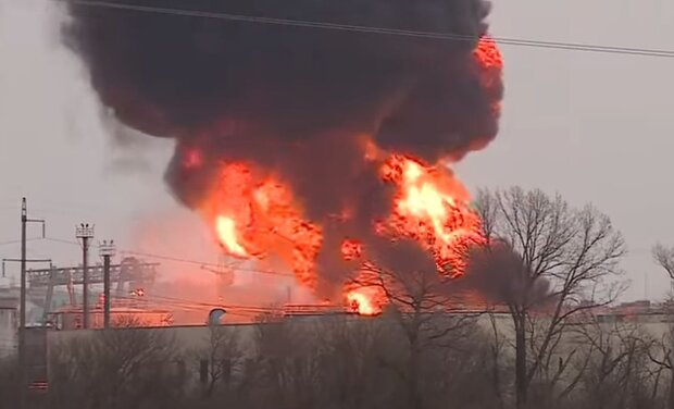 Пожежа на нафтобазі на росії. Фото: скріншот YouTube-відео