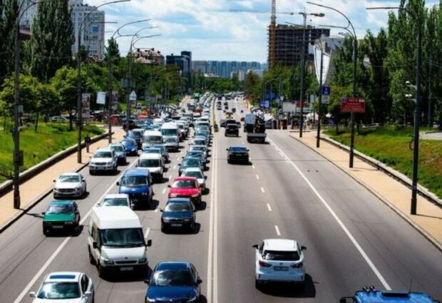 Пробки не исчезнут, свободных дорог не ждите: стало известно, что происходит с трафиком в Киеве