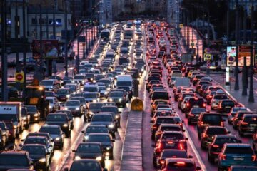 Вечер пятницы в Киеве испортили дороги: проехать невозможно, причины