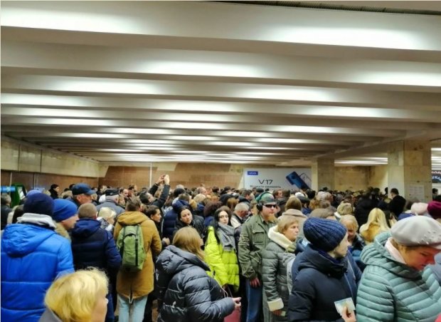 Сбой в киевском метро, фото: Апостроф