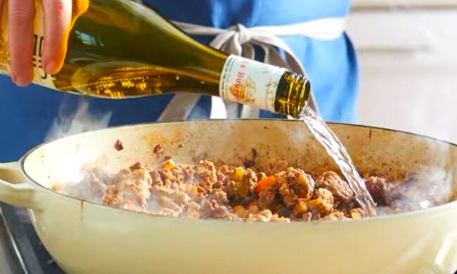 Вино у кулінарії. Фото: YouTube