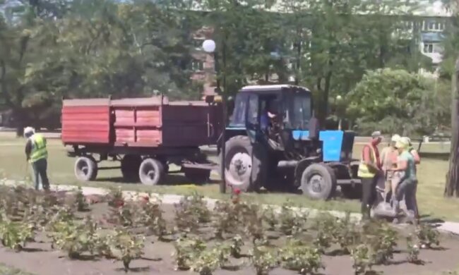 Так само було у Бахмуті та Авдіївці: у Покровську, за 20 км від фронту, саджають квіточки, а не риють окопи – відео