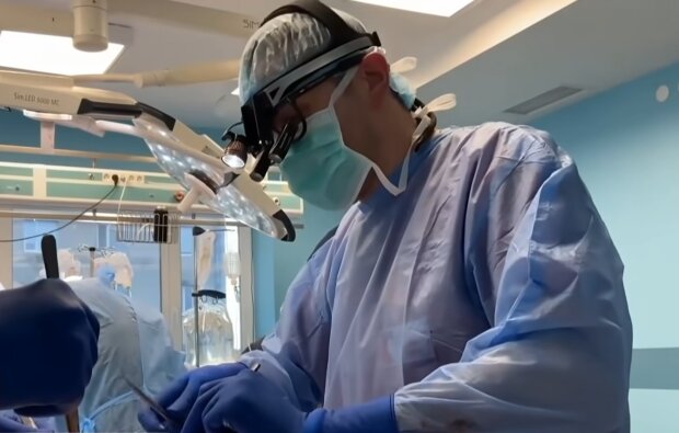 Хирургическая операция. Фото: скриншот YouTube-видео