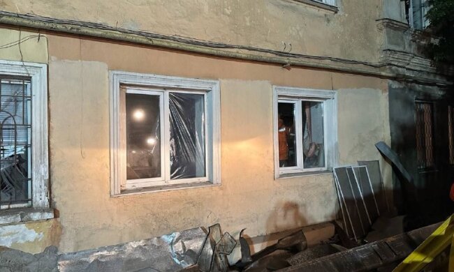Наслідки нічної атаки на Одесу: пошкоджені багатоквартирні будинки