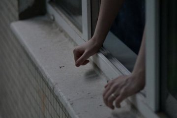 Жуткое ЧП в столице: сразу три подростка выбросилось из окна больницы - подробности