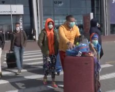 Туристы из Египта вернулись в Харьков. Фото: скриншот видеозаписи
