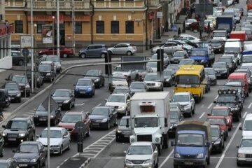 Готовтесь к глобальным пробкам, дороги перекроют: стало известно, где лучше не появляться водителям Киева