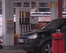 Стоимость бензинов и ДТ в Украине продолжает падать. Фото: youtube