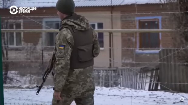 Украинский пограничник. Фото: скриншот Youtube-видео