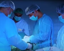 Трансплантация, хирурги. Фото: скриншот Youtube