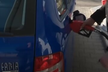 Заправка. Фото: YouTube, скрін